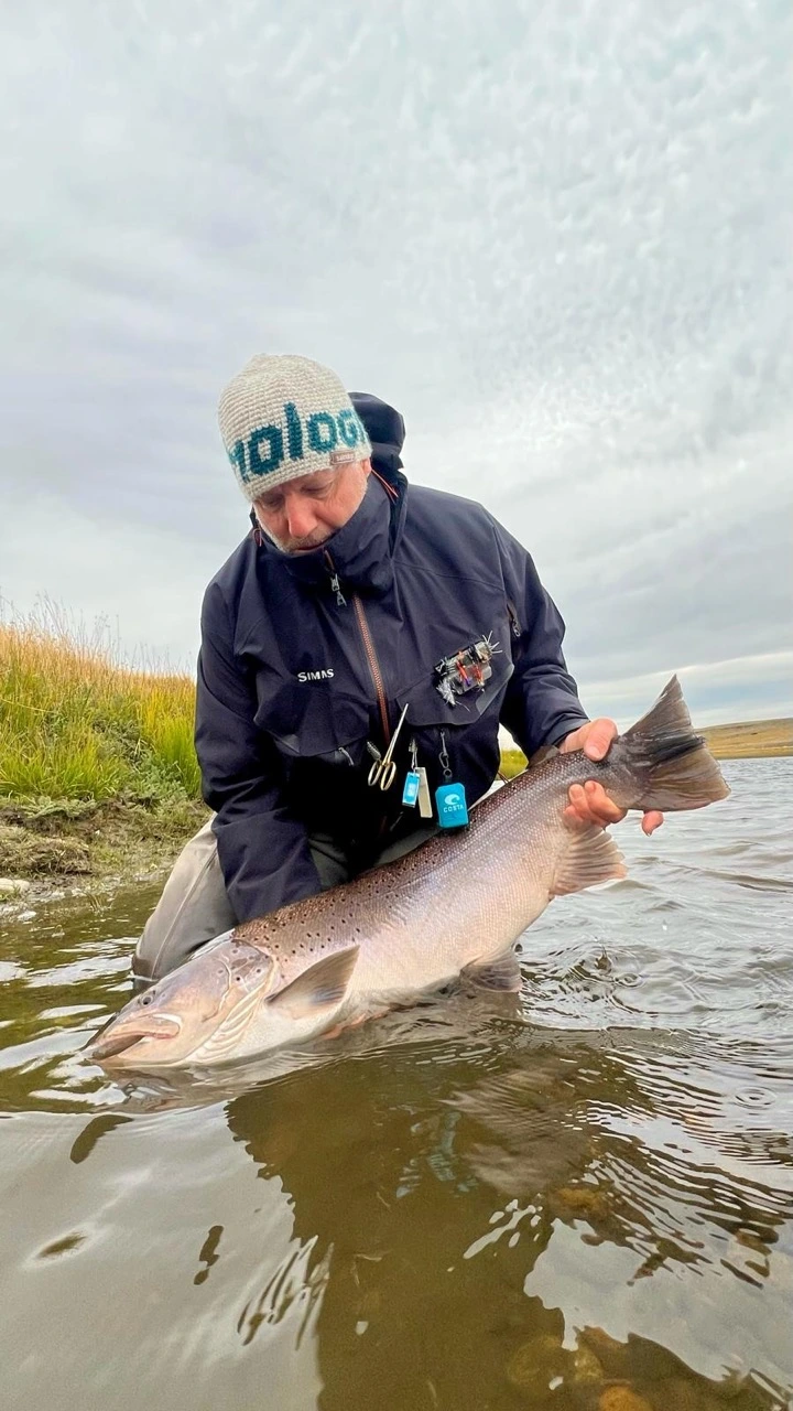 Claude, pêcheur à la mouche
