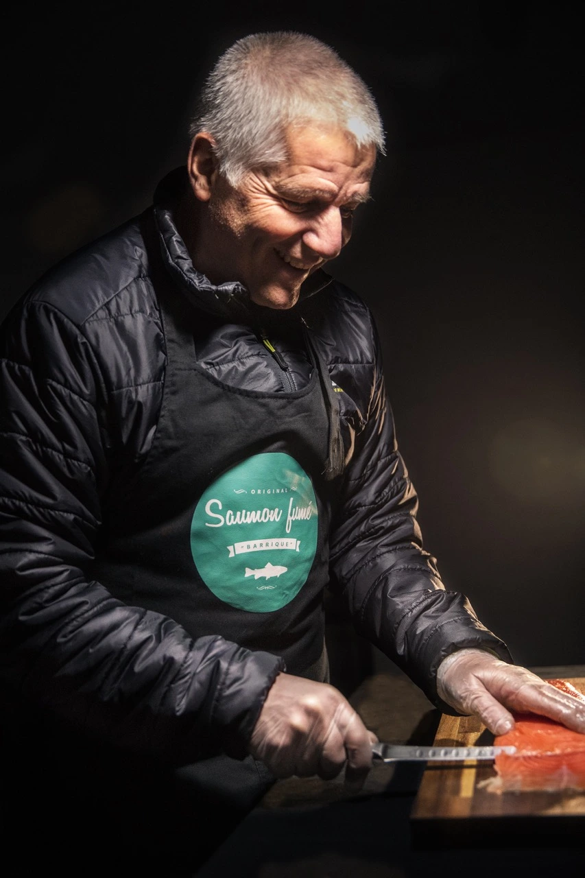 Claude, l'artisan, au tranchage